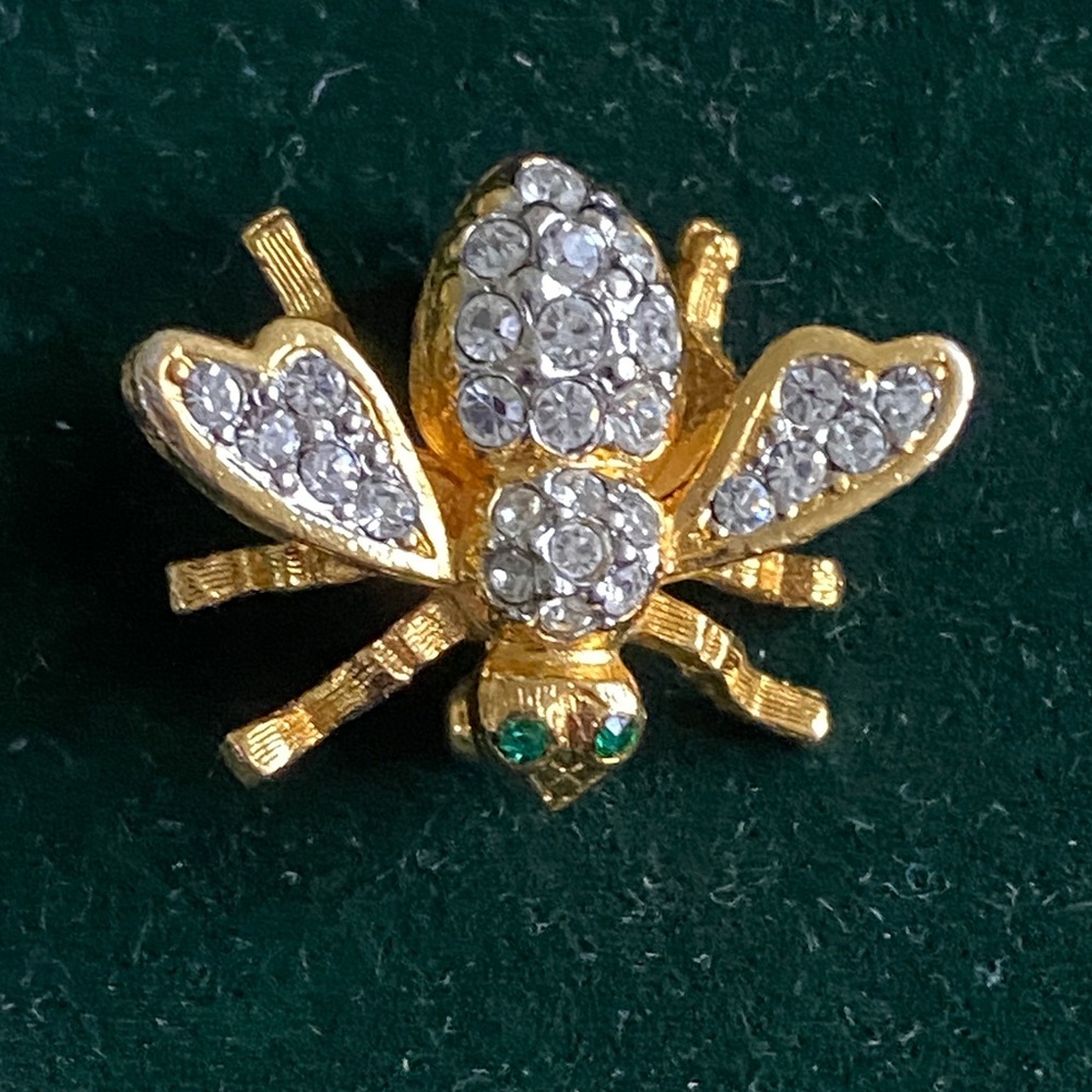 Elegant Gold tone Joan Rivers Bee Brooch Pin